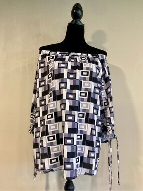 Davi & Dani Off-Shoulder Geometric Print Top Blouse in Black, White & Gray Med